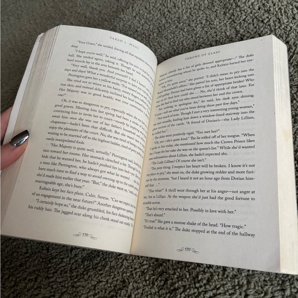 Throne of Glass 1st Edition Original Cover Art - Picture 6 of 10